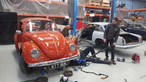 Start up aus Wales: Aus Oldtimern werden Elektroautos wales oldtimer elektroauto