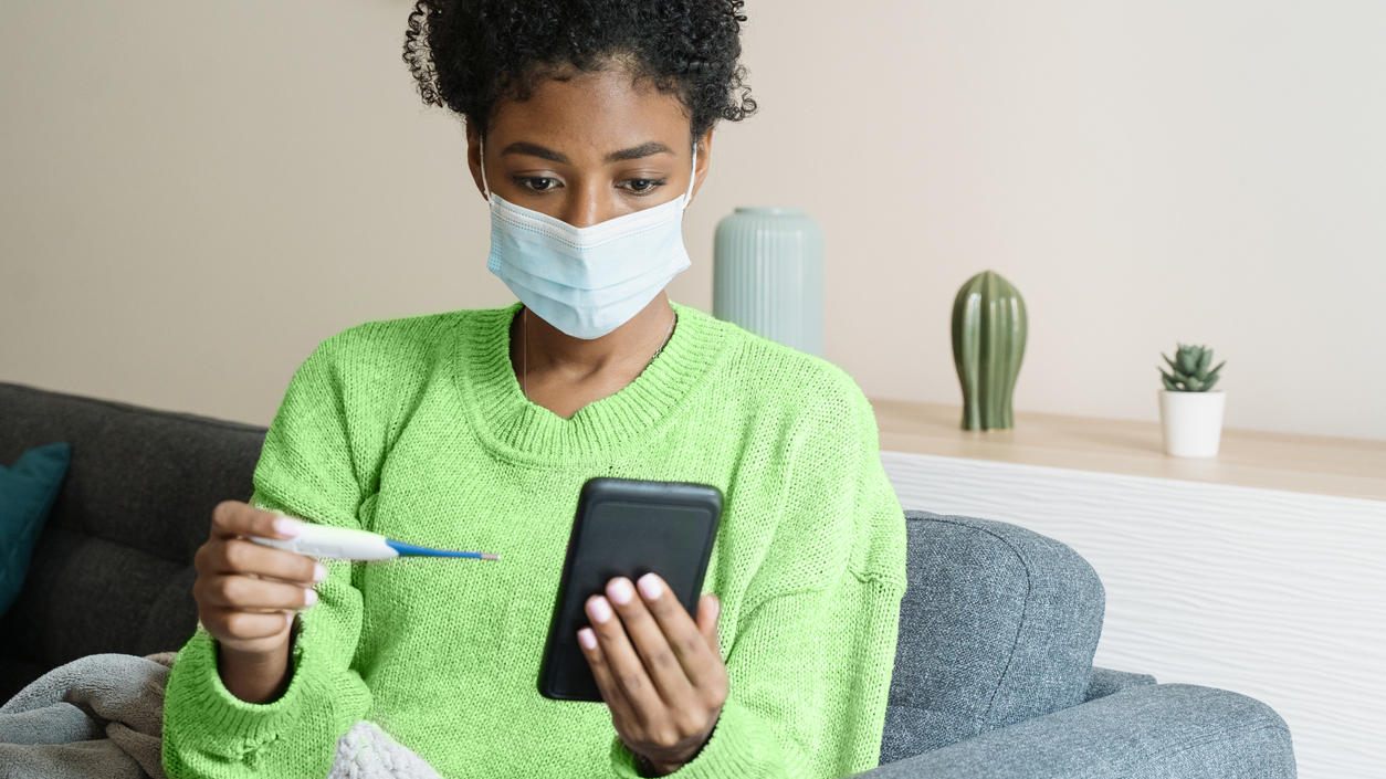 Corona-Infektion bei Geimpften: Bei diesem Symptom sollten Sie hellhörig werden Grundsätzlich können bei Geimpften wie auch bei Ungeimpften die gleichen Symptome vorkommen.