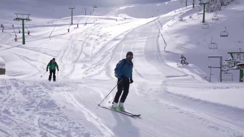 Im Video: In Spanien ist er da, der Winter 2021 - Kälte bringt frühen Winterspaß Im Skigebiet Valdezcaray in La Rioja sind schon die ersten Skifahrer auf den Pisten unterwegs