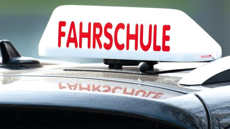 2G in Fahrschulen in Bayern: Ohne Impfung gibt's hier keine Fahrstunden! Fahrschuhle