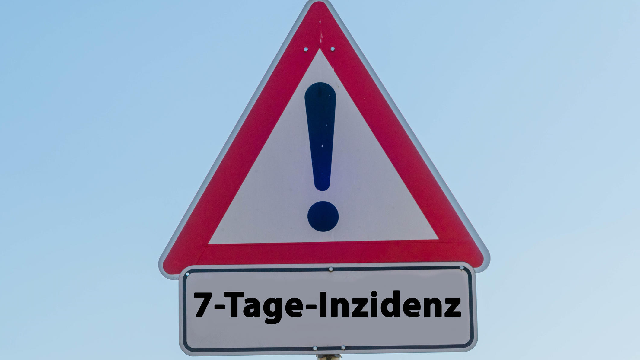 Doppelter Rekord: Inzidenz und Neuinfektionen mit Höchstwerten - wie ist die Corona-Lage in Ihrem Landkreis? Schild mit 7-Tage-Inzidenz