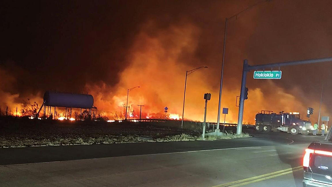 Feuer und Waldbrände auf Hawaii Apokalyptische Bilder aus dem Urlaubs