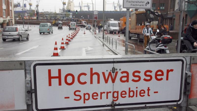 Orkantief Xaver: Warnung vor Sturmfluten Hochwasser im Hamburger Hafen