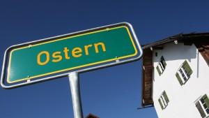 Ostern 2021 - Wettervorhersage und Prognose: Chancen auf ein stabiles Hoch Der kleine Weiler Ostern, aufgenommen am Freitag (03.04.2009) bei Halblech (Schwaben). Laut Heimatforscher Jochen König beziehen sich der Name nicht auf das Osterfest, vielmehr soll die Himmelsrichtung Osten bei der Namensgebung ausschlaggebend gewes