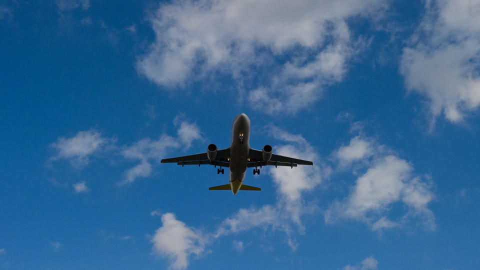 Flug wegen Corona storniert und noch kein Geld zurück? Bleiben Sie hartnäckig! Ihr Flug wurde wegen Corona storniert? Dann muss die Airline Ihnen den Ticketpreis zurückzahlen.