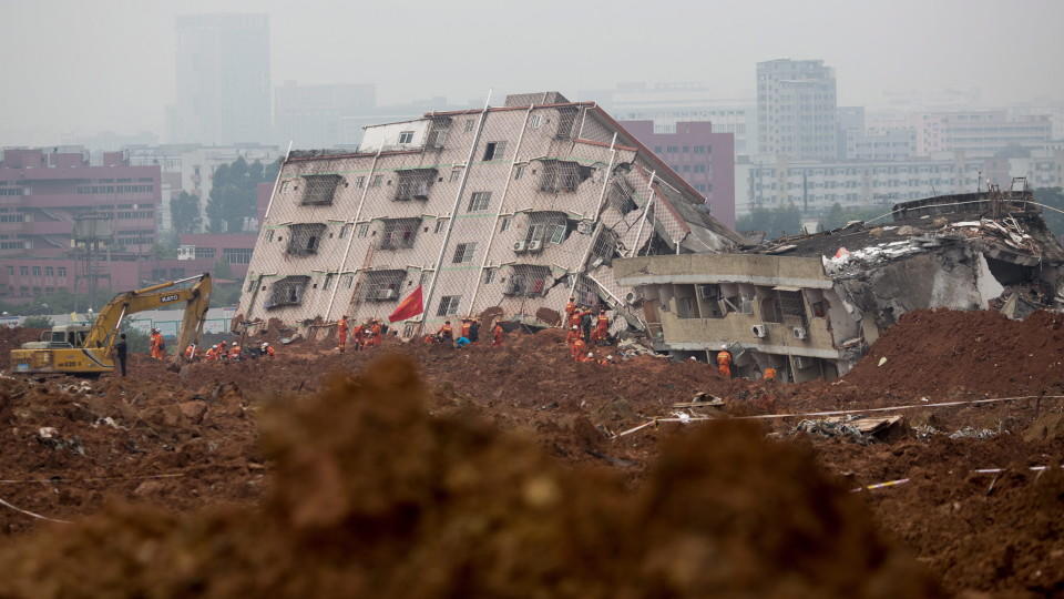Erdrutsch in China: Ganzes Industriegebiet begraben China, Erdrutsch
