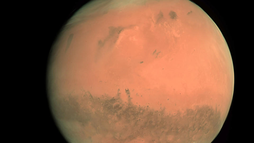 Mars, Saturn, Jupiter, Neptun, Venus und Vollmond ARCHIV - Die Aufnahme der Europäischen Weltraumagentur ESA/ESOC zeigt den Planeten Mars (Archivaufnahme vom 24.02.2007). Der deutsche Bundeswehr-Hauptmann Oliver Knicke ist einer von sechs Personen, die in der russischen Hauptstadt an einer simuliert