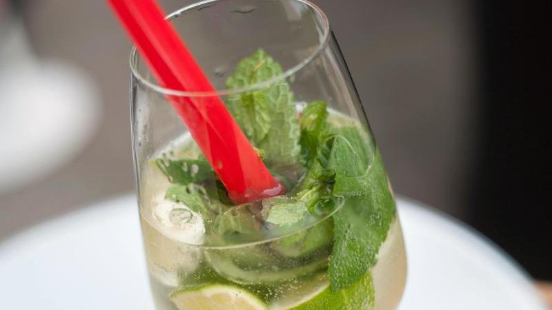 Eine echte Hugo-Alternative: Wir trinken jetzt VinTonic! Hugo