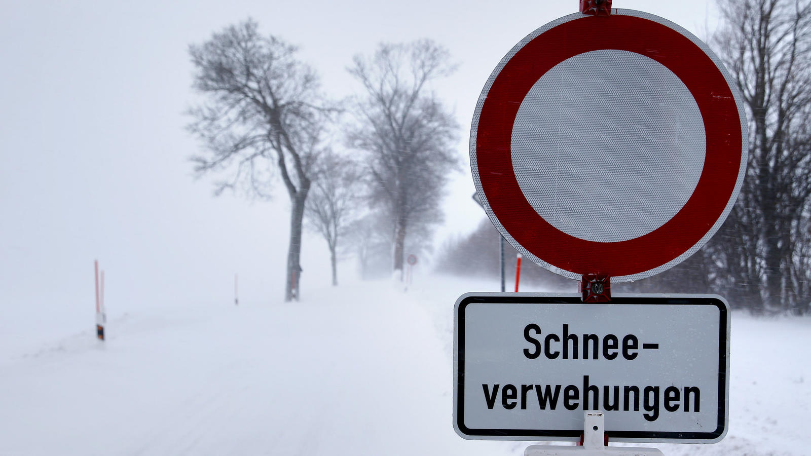 So heftig kann das Wetter im Januar sein: Schneechaos bis Frühling Lauterbach (Sachsen) am 13.01.2017 mit massiven Schneeverwehungen