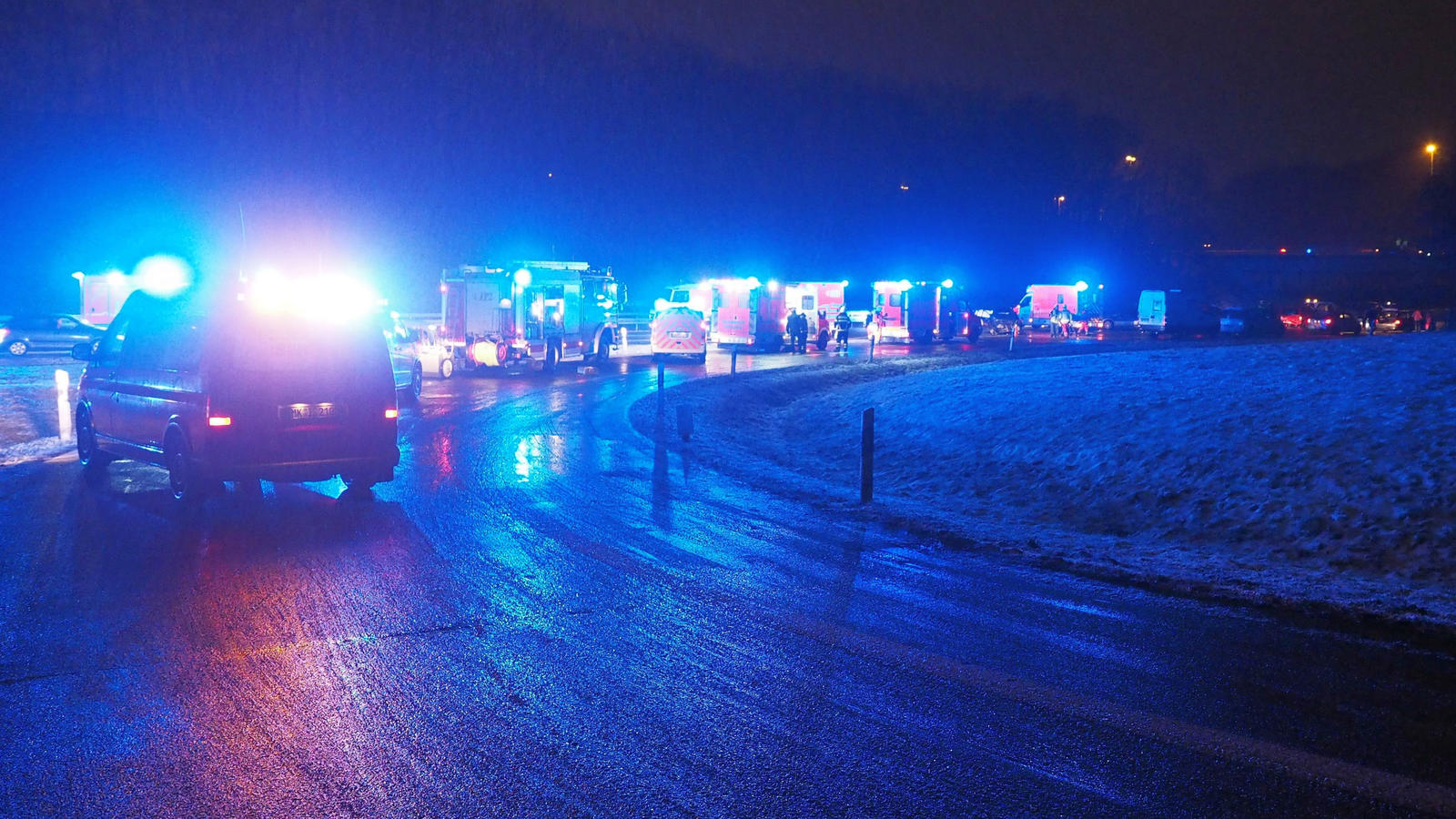 Winter in Deutschland: Glatteis durch gefrierenden Sprühregen im Norden und Osten Glättegefahr im Norden und Osten