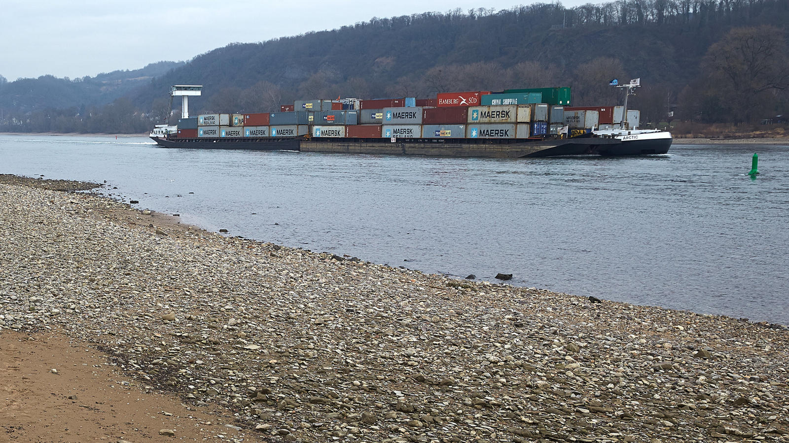 Niedrigwasser an Donau und Rhein: Pegelstände auf Rekord-Niedrigkurs Niedrigwasser am Rhein