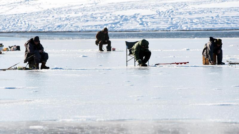 600 Eisfischer sitzen auf Eisscholle fest Eisfischer