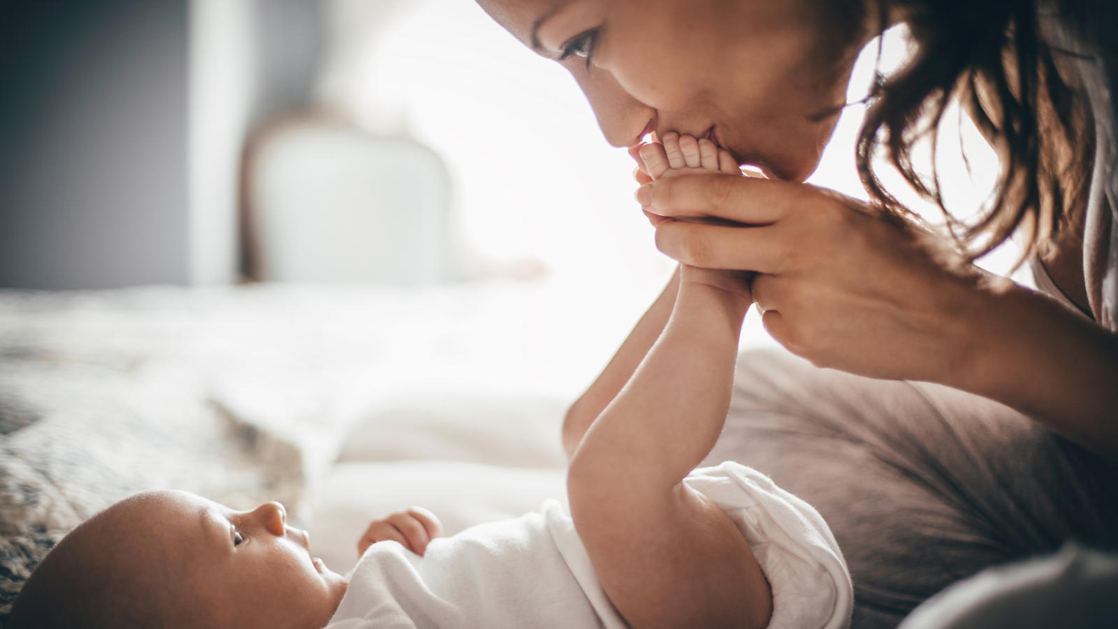 Baby-Horoskop: Was die Sterne über den Charakter Ihres Kindes verraten Babys mit dem Sternzeichen Steinbock, sind laut Baby-Horoskop besonders verschmust.