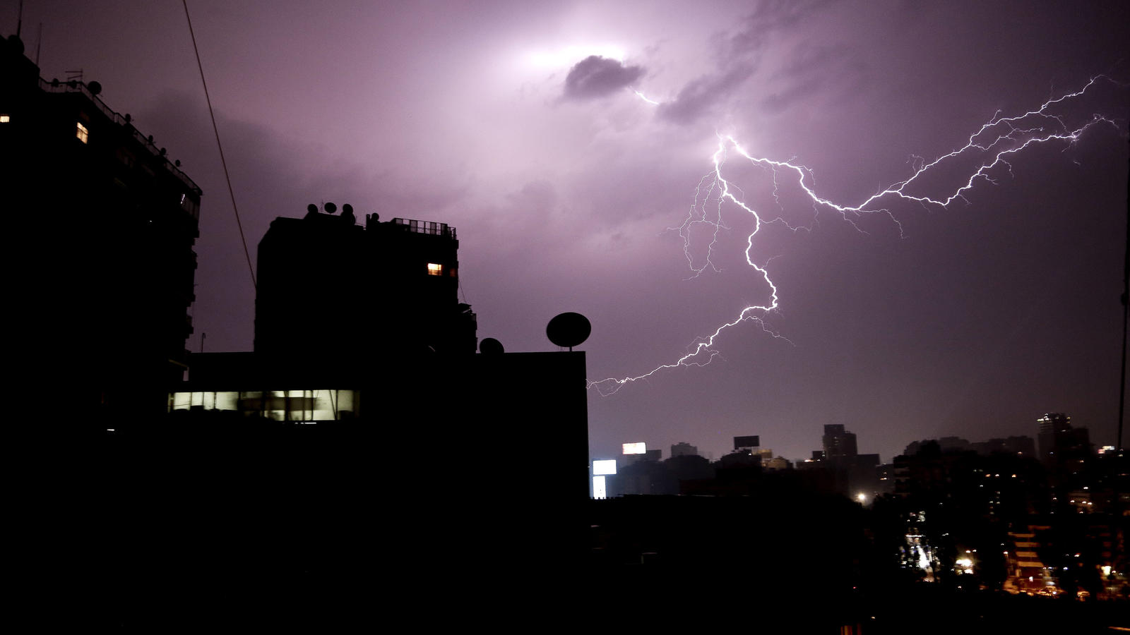 Unwetter extrem: Die tödlichsten Wetterkatastrophen aller Zeiten im Überblick Gewitter über Kairo