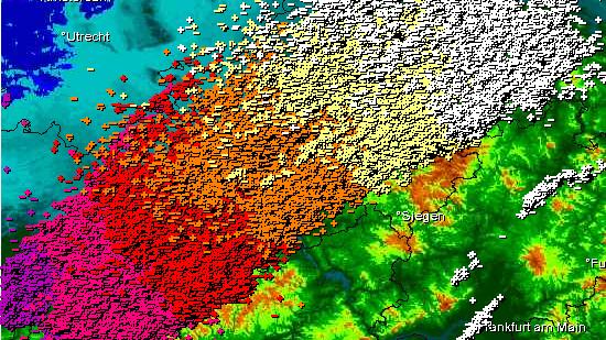 Pfingsten 2014: Hitze, schwere Unwetter mit Orkanböen und Gewitter Intensives Gewitter Pfingsten 2014