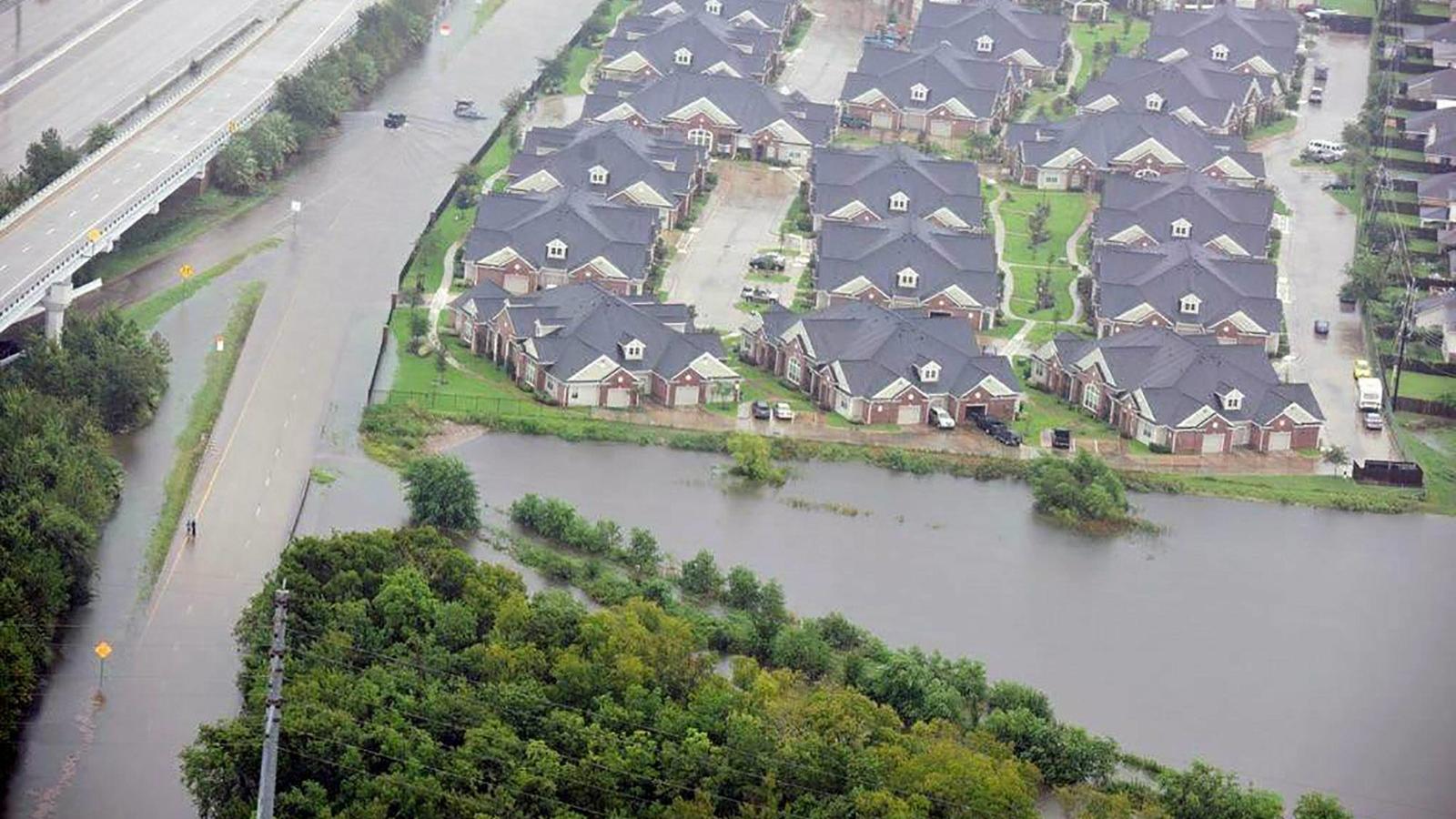 Tropensturm 'Harvey': Dammbruch bei Houston - Louisiana rüstet sich für die Fluten The Houston area is seen following heavy flooding from Hurricane Harvey, August 27, 2017. Coast Guard Photo/ PUBLICATIONxINxGERxSUIxAUTxHUNxONLY WAX20170829307 COASTxGUARDThe Houston Area IS Lakes following Heavy flooding from Hurricane Harvey August