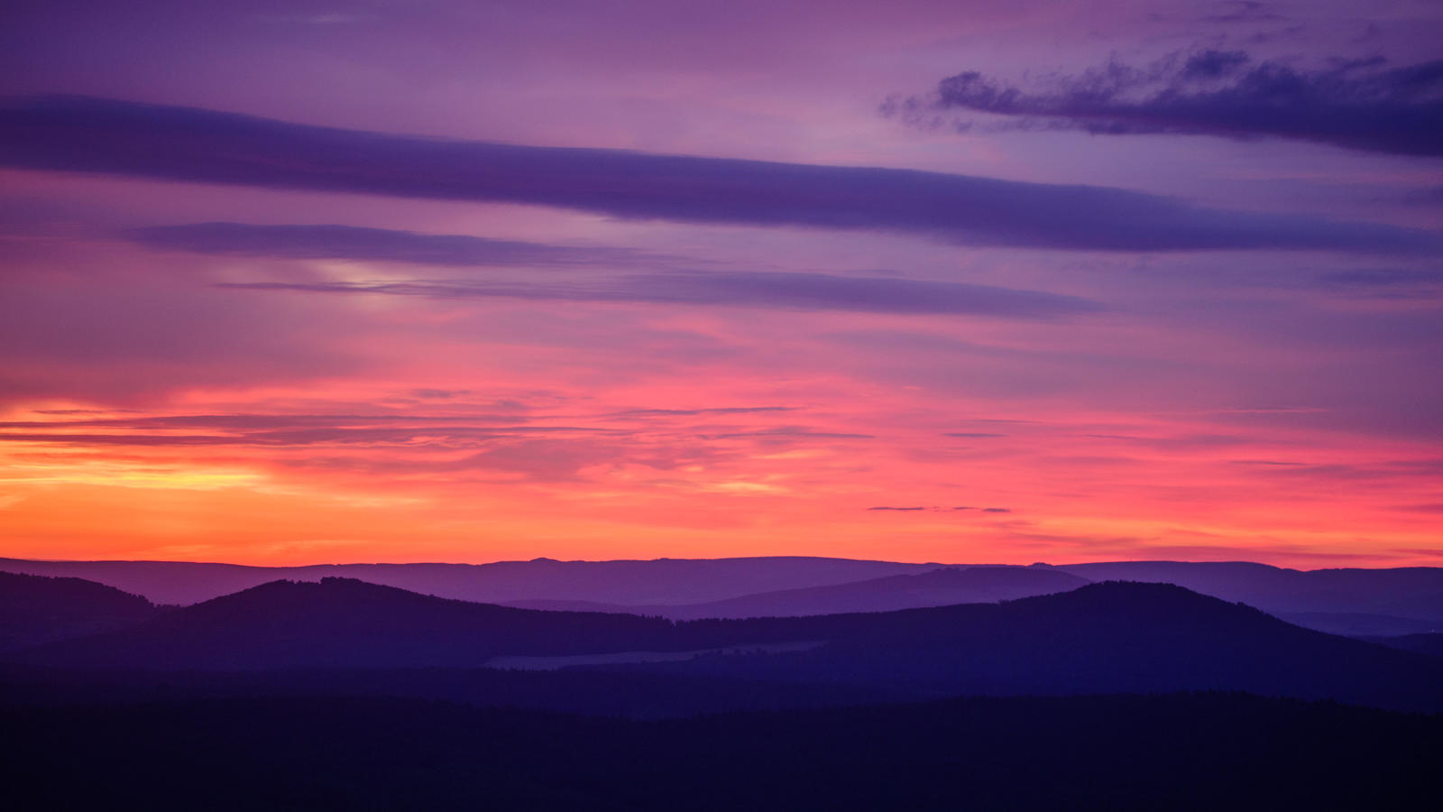 Waldbrände in Kanada färben unsere Wolken bunt Sonnenaufgang in der Rhön - so schön wegen der Waldbrände in Kanada