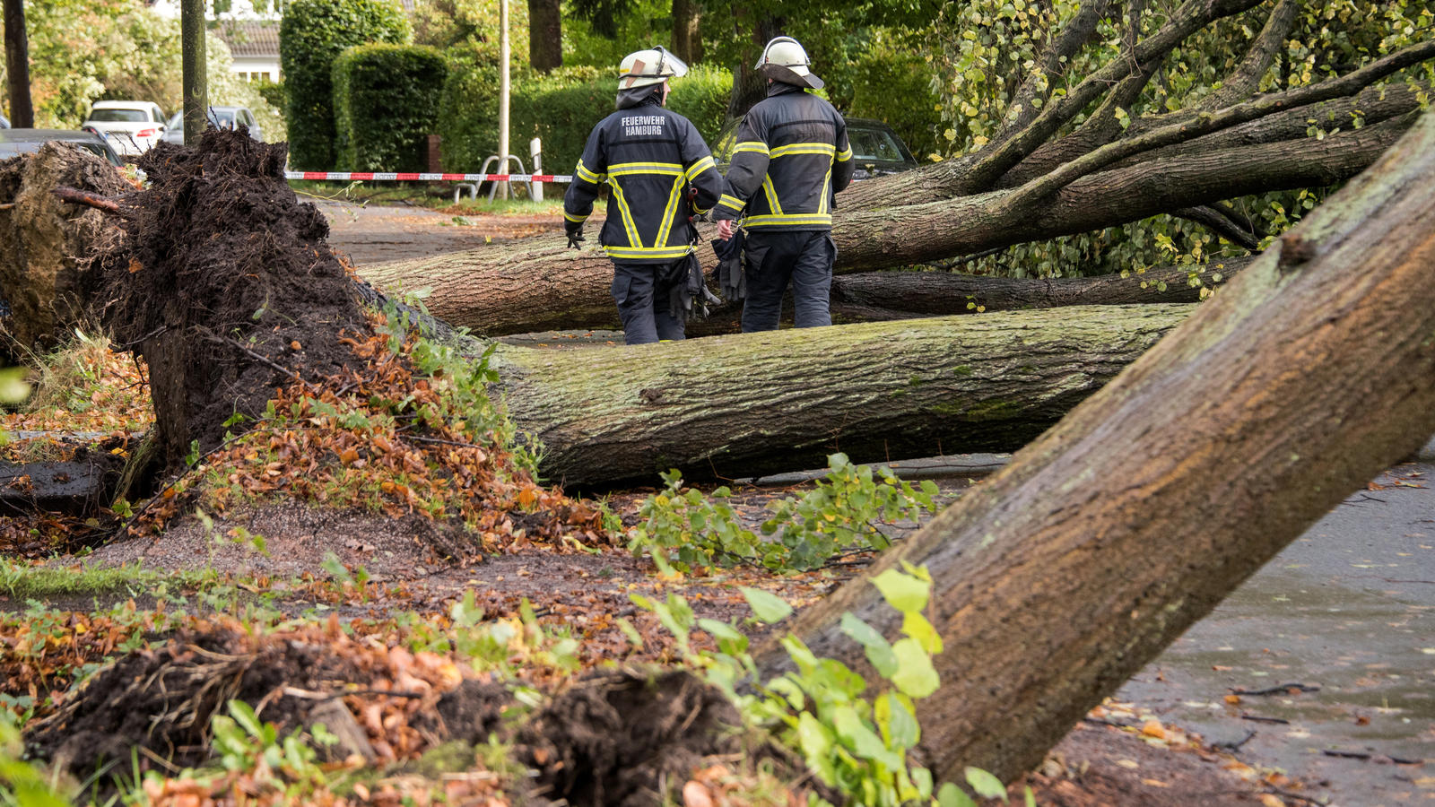 Das Wetter im Oktober: Hitze, Stürme, Wintereinbrüche Sturmtief XAVIER war ein typischer Herbststurm im Oktober 2017.