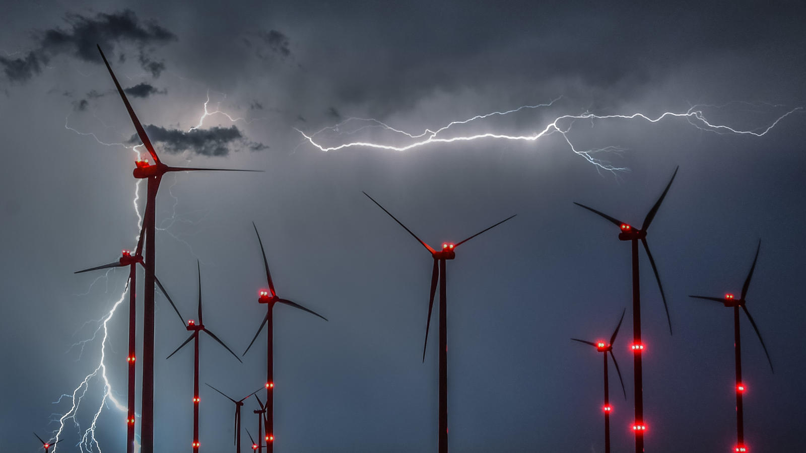 Vorläufige Unwetterbilanz 2017: In diesem Jahr gab es schon mehr als 700.000 Blitze in Deutschland Gewitter über Brandenburg