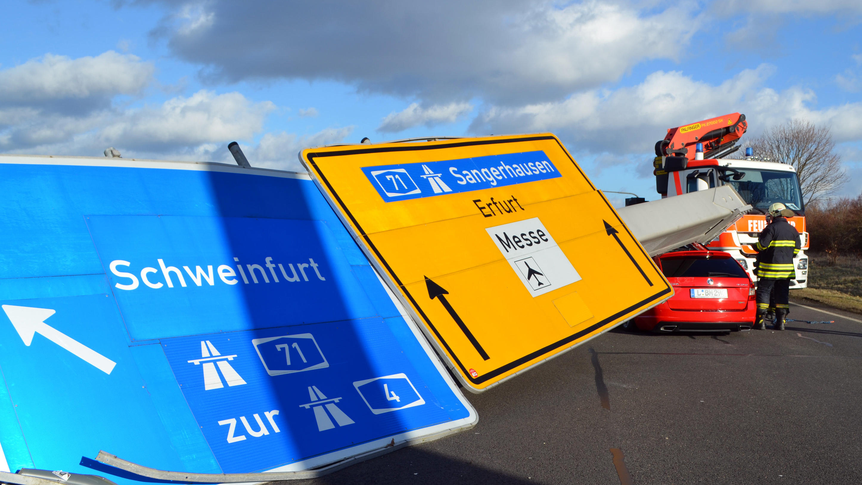 Bittere Bilanz nach Orkan 'Friederike': Mindestens acht Tote - rund 500 Millionen Euro Schaden Aufräumarbeiten nach Sturmtief "Friederike" in Thüringen