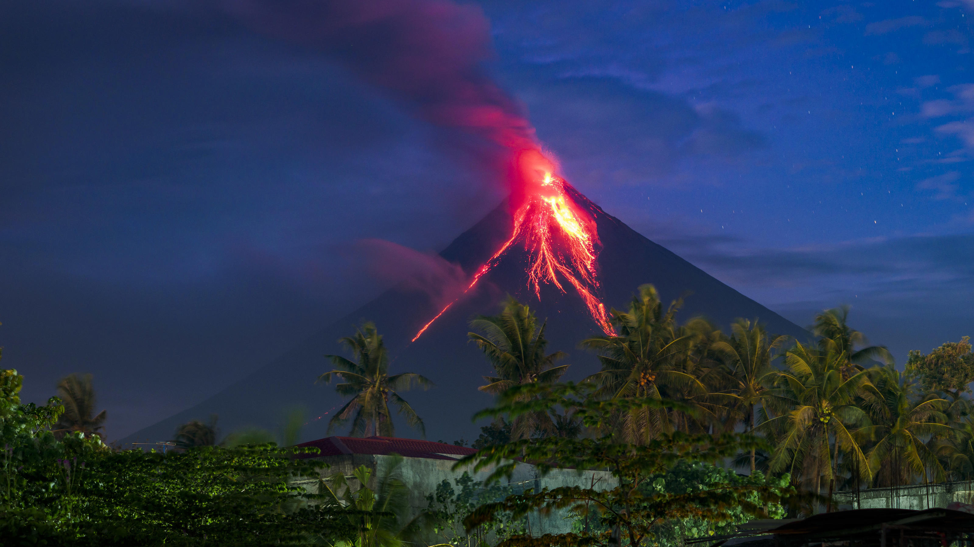 Vulkan Mayon auf den Philippinen treibt 74.000 Menschen in die Flucht