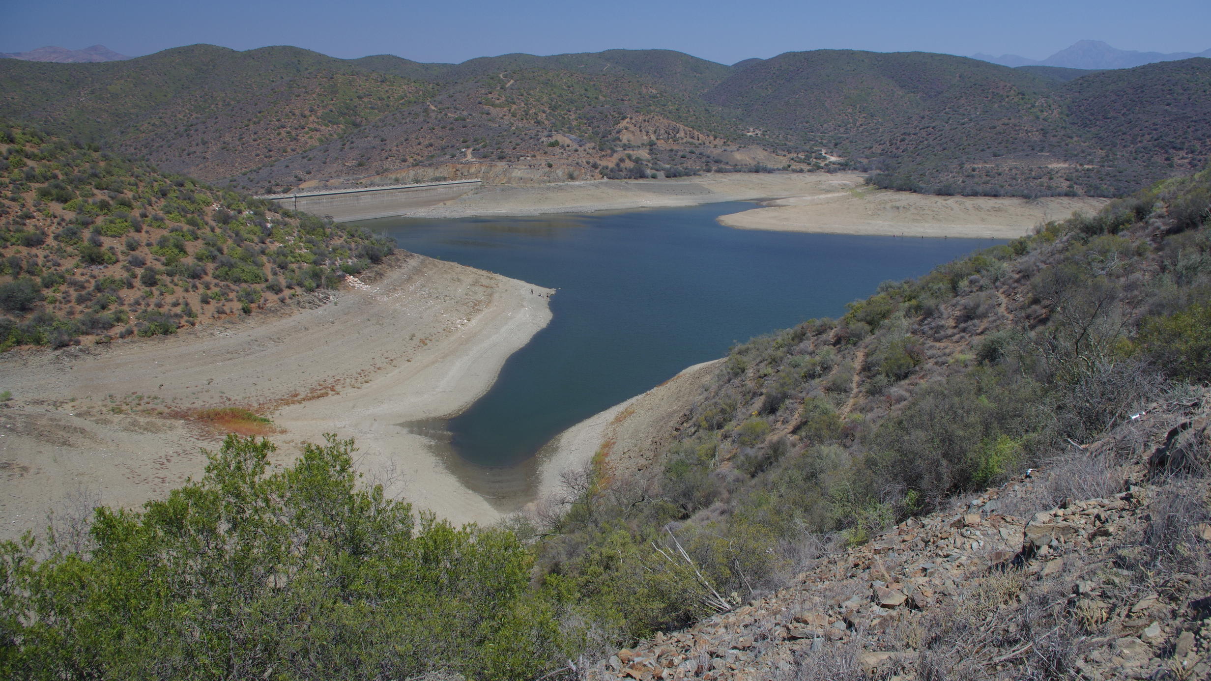 Dürre in Kapstadt immer bedrohlicher Stausee Calitzdorpdam in der Nähe der Kleinstadt Calitzdorp, der im Januar schätzungsweise noch Wasser für 2 Wochen hatte, und etwa 250 Kilometer östlich von Kapstadt liegt