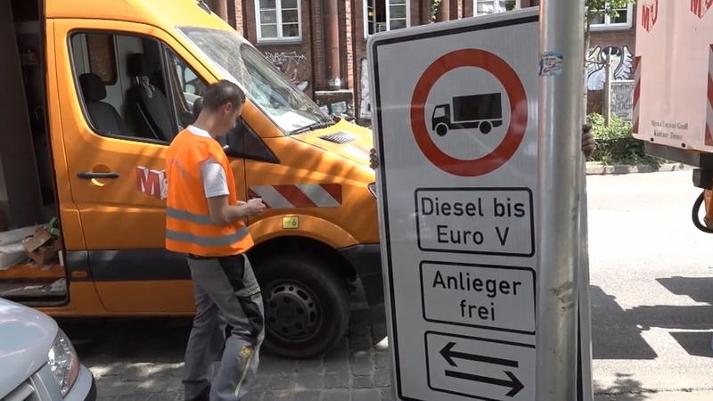 Noch gelten sie nicht Hamburg stellt erste Schilder für Dieselfahrverbote auf