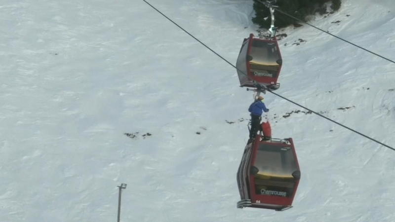 Französische Alpen: Skilift streikt Skifahrer hängen in Gondeln fest