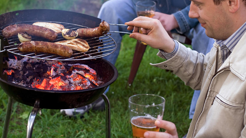Mit diesen Tipps sind Sie fürs Angrillen gerüstet! Dauer, Temperatur und mehr: So grillen Sie Fleisch und Co.