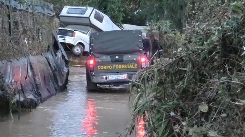 Geflutete Häuser, zerstörte Wälder, immer mehr Tote Unwetterserie in Italien geht weiter