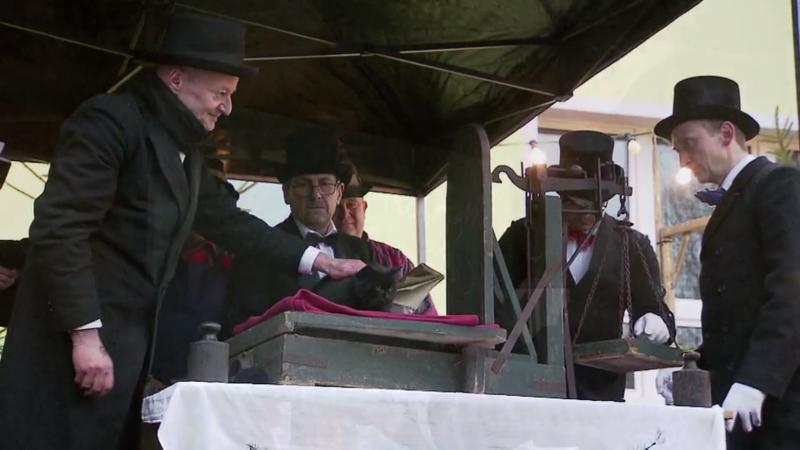 Voigtsdorfer Katzenwiegen im Erzgebirge Kater Nero prophezeit die Strenge des Winters