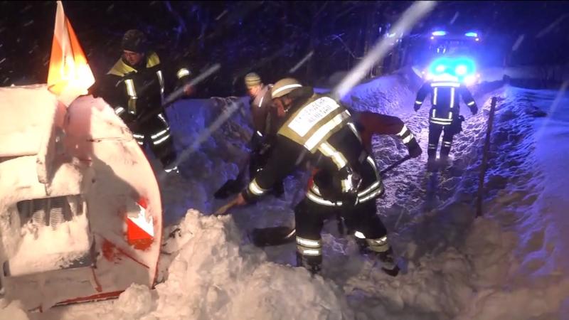 Katastrophenfall im 4. Landkreis Bayerns Straßen blockiert, Dächer drohen einzustürzen