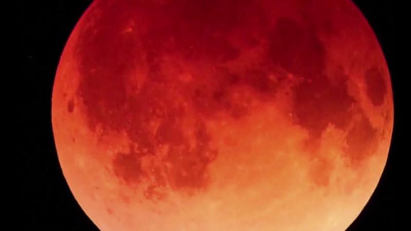 Himmelsphänomen Blutmond thronte rot am Himmel