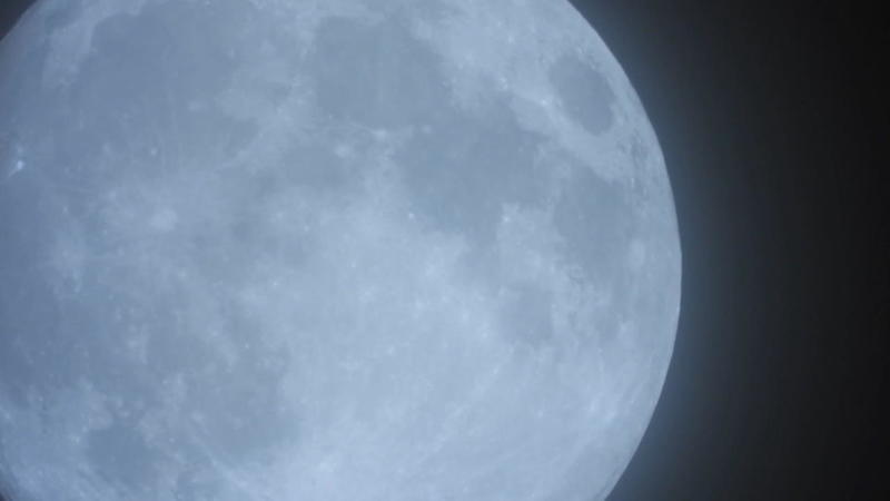 Interview mit Schlafforscher Hindert uns der Vollmond wirklich beim Schlafen?