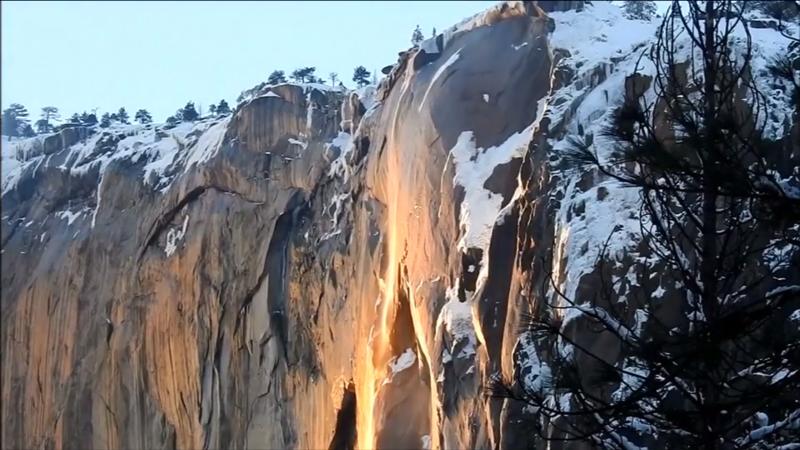 Wasserfall wie ein Lavastrom Naturschauspiel nur einmal im Jahr