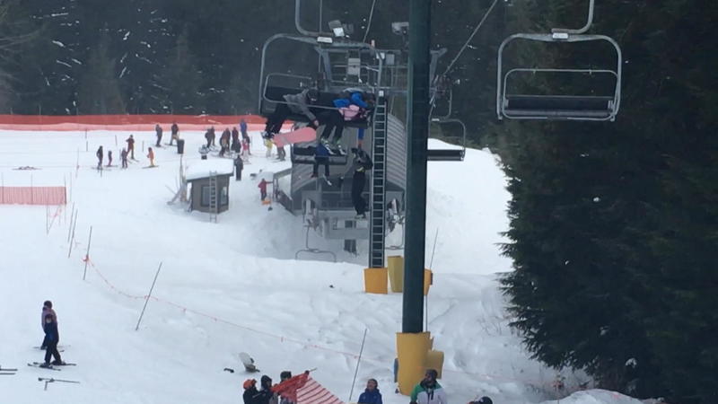 Dramatische Rettungsaktion in Kanada Rettungsaktion: Junge fällt aus Ski-Lift
