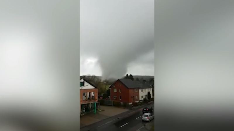 Dächer abgedeckt Tornado fegt durch Roetgen (NRW)