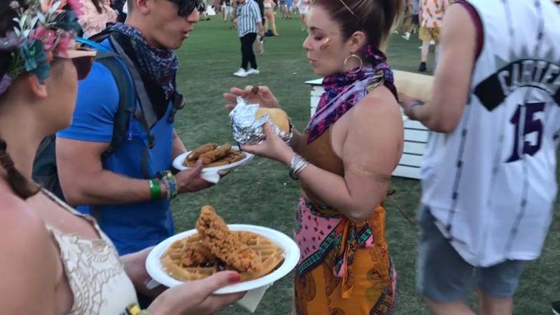 Waffeln, Huhn und ganz viel Ahornsirup Das sind die Food-Trends vom Coachella!