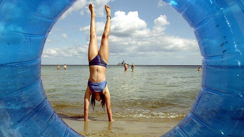 Jetzt im Wettervideo anschauen! Erst sommerliche Hitze, dann mehr Blitze