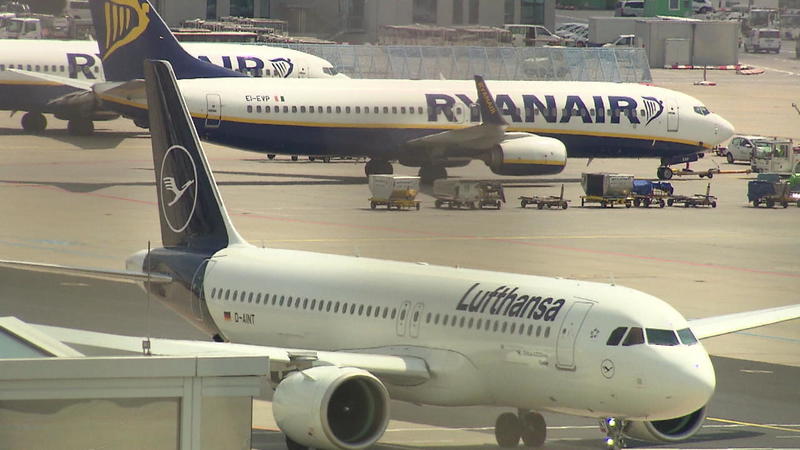 Umweltministerin will Wird das Fliegen bald deutlich teurer?