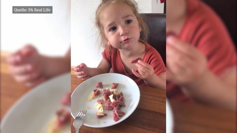 Spezielle Ernährung Mutter gibt Sohn fast nur Fleisch zu essen