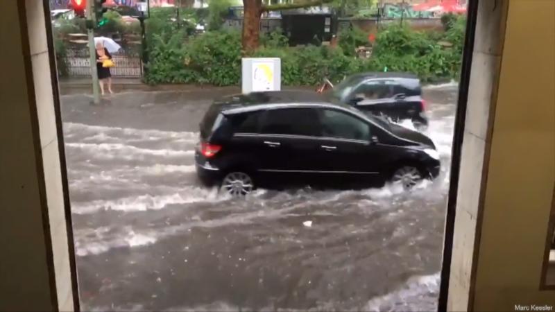 Stadt versinkt in Wassermassen Starkregen in Berlin