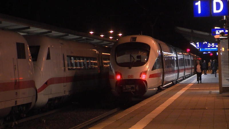 Chaos in Norddeutschland Sturmtief Ignaz legt Bahnverkehr lahm