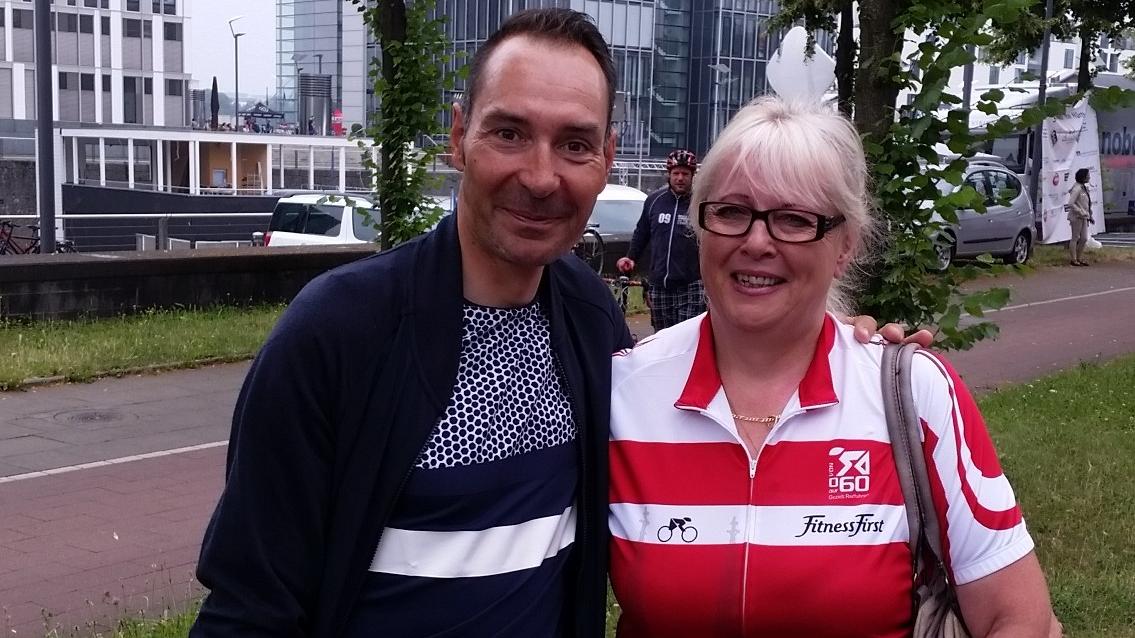 Prominenter Besuch am Streckenrand: Inge mit Ex-Profi Erik Zabel