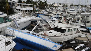 epa02562027 Damaged boats are stacked on top of one another at Port Hinchinbrook boat harbour in Cardwell, Australia, 03 February 2011, as a result of category five tropical cyclone Yasi which passed the North Queensland coast last night. EPA/DAVE HUNT AUSTRALIA AND NEW ZEALAND OUT  +++(c) dpa - Bildfunk+++