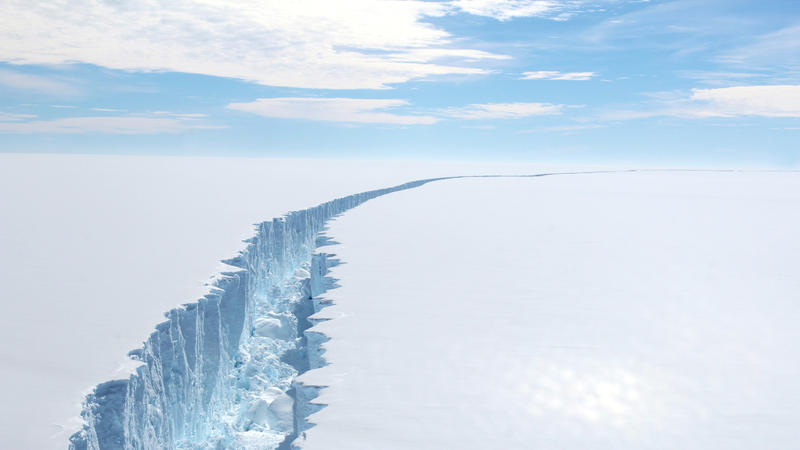 Gigantischer Riss im Larsen-C-Schelfeis in der Antarktis.