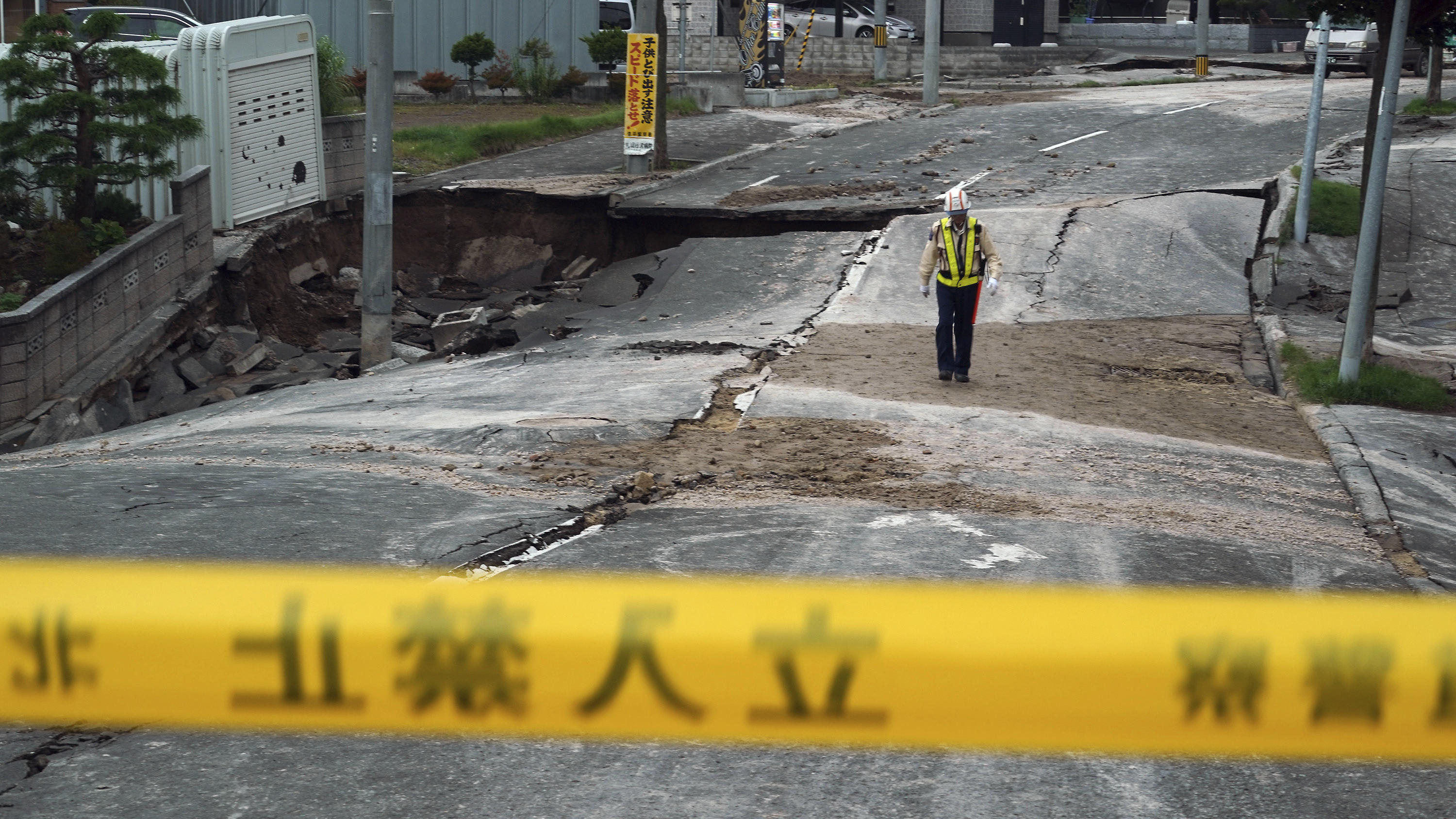 Nach Schwerem Erdbeben In Japan Beginnt Ein Wettlauf Mit Der Zeit Wetter De
