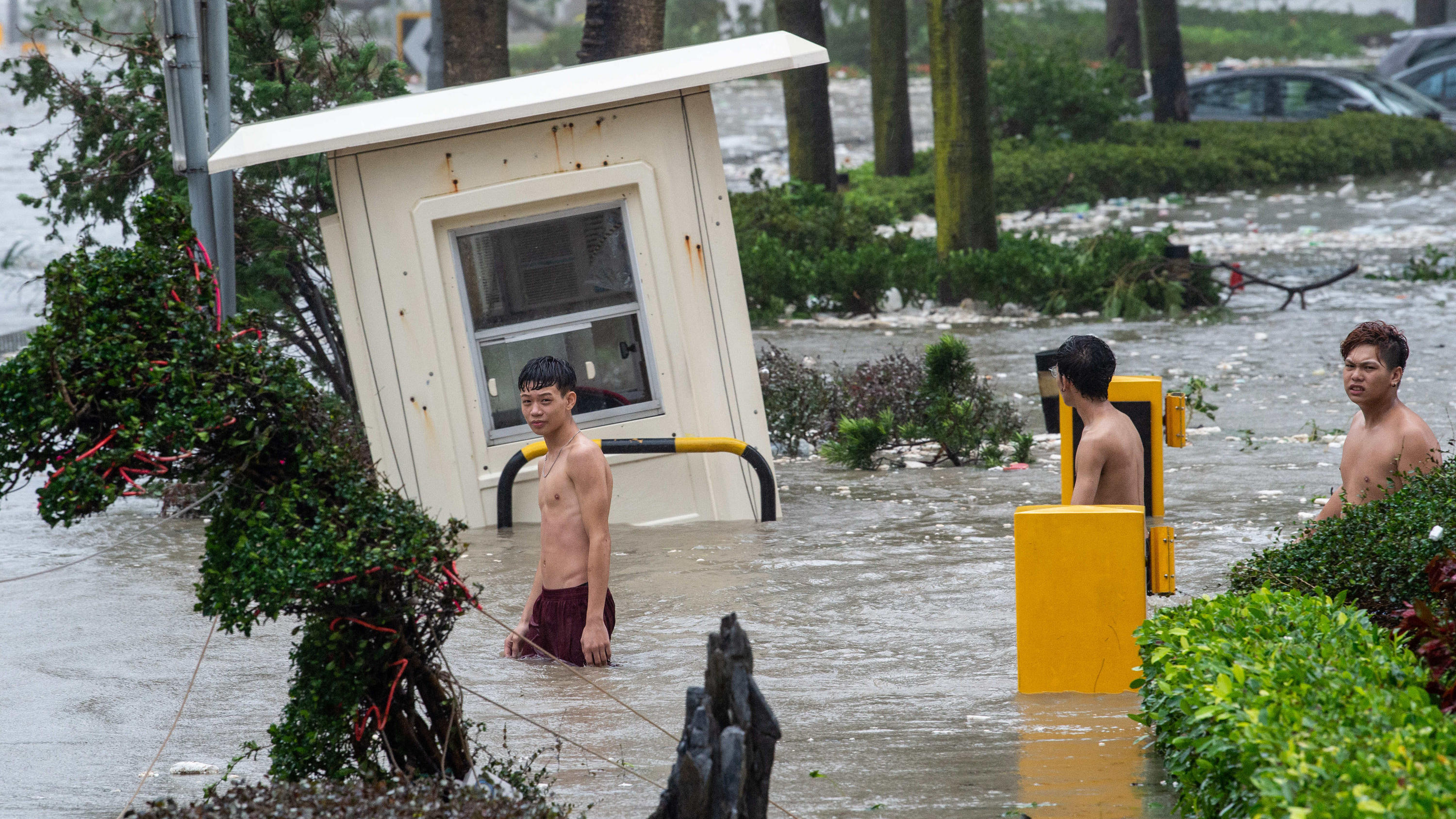 Taifun "Mangkhut" erreicht das chinesische Festland und ...