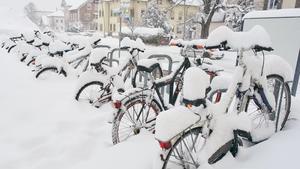 Bicycles covered with snow in heavy onset of winter and snowfall at a railway station in Marktoberdorf, Bavaria, Allgäu, Germany, January 10, 2019. Photographer: Peter Schatz  