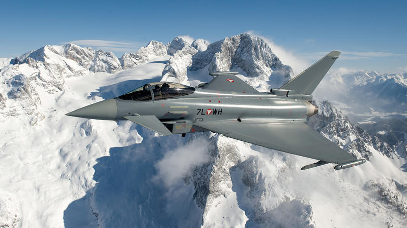 Eurofighter über den Alpen